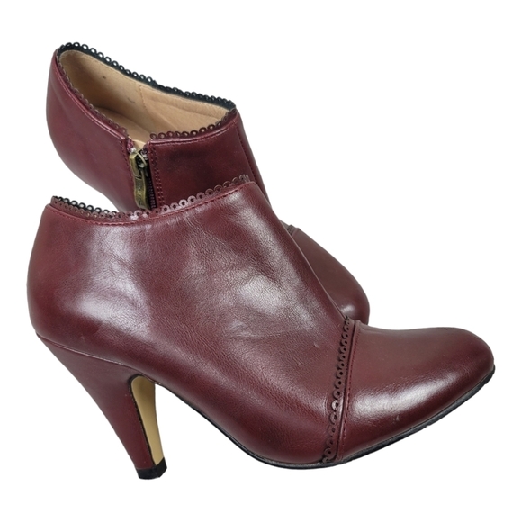 DOLCE NOME Inside Zip Ankle Booties in‎ Burgundy - Picture 5 of 14